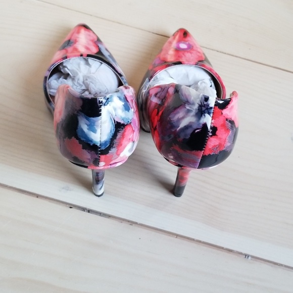 Floral Qupid heel shoes - Picture 3 of 4